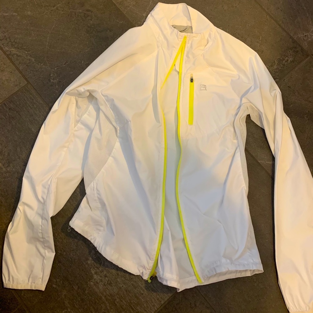 Avalanche light windbreaker